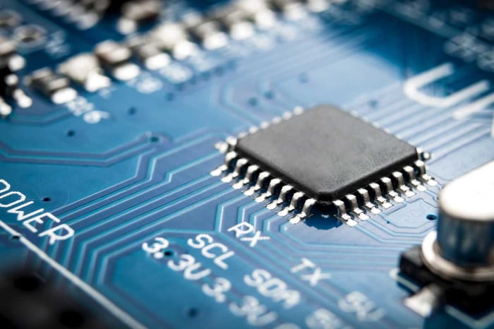 Integrated semiconductor microchip microprocessor